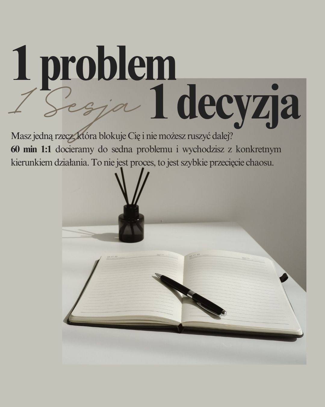 ilustracja sesji online, na biurku  otwarty notes z długopisem